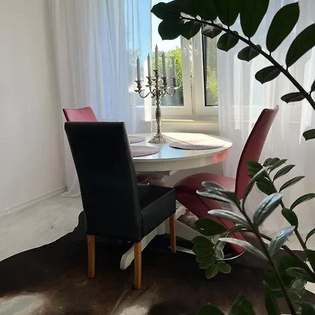 Relaxdays-apartments 2 Garten Und Pool- Mitbenutzung, Kostenloser Parkplatz, Kontaktloser Checkin, Wifi Mit Smarttv Apartment