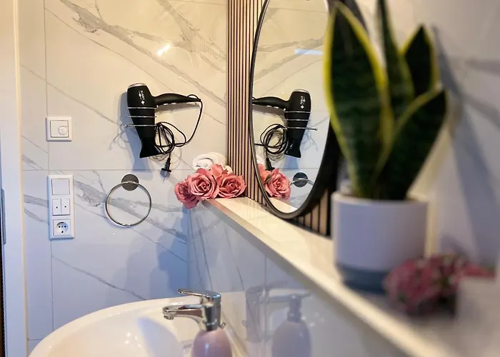 Relaxdays-apartments 2 Garten Und Pool- Mitbenutzung, Kostenloser Parkplatz, Kontaktloser Checkin, Wifi Mit Smarttv Appartamento